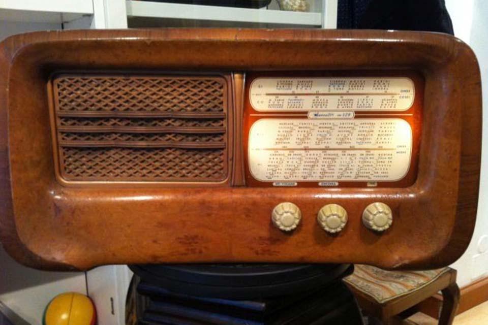 Esperienze di Restauro Radio Epoca di Claudio Sicollo