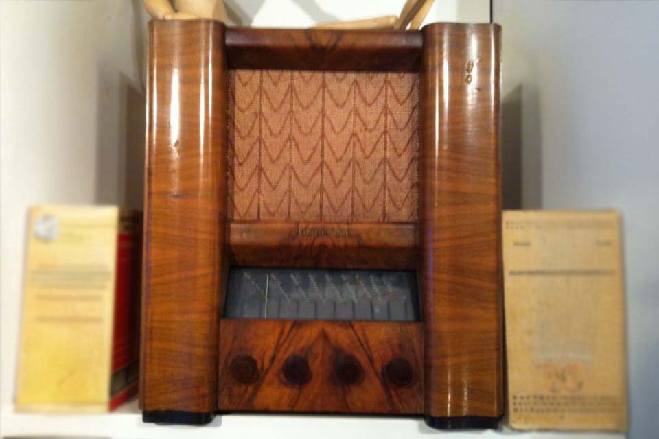 Esperienze di Restauro Radio Epoca di Claudio Sicollo