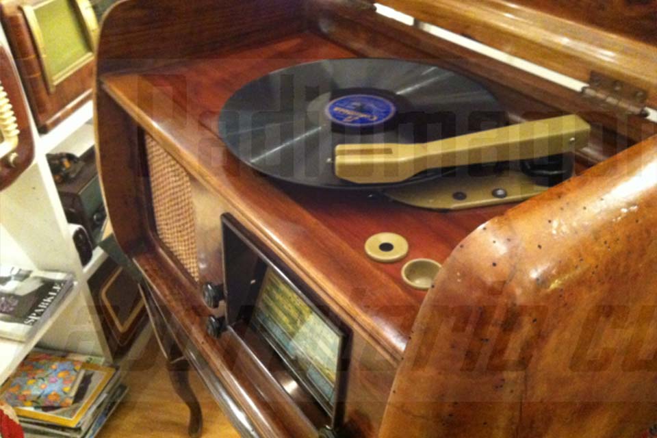 Esperienze di Restauro Radio Epoca di Claudio Sicollo