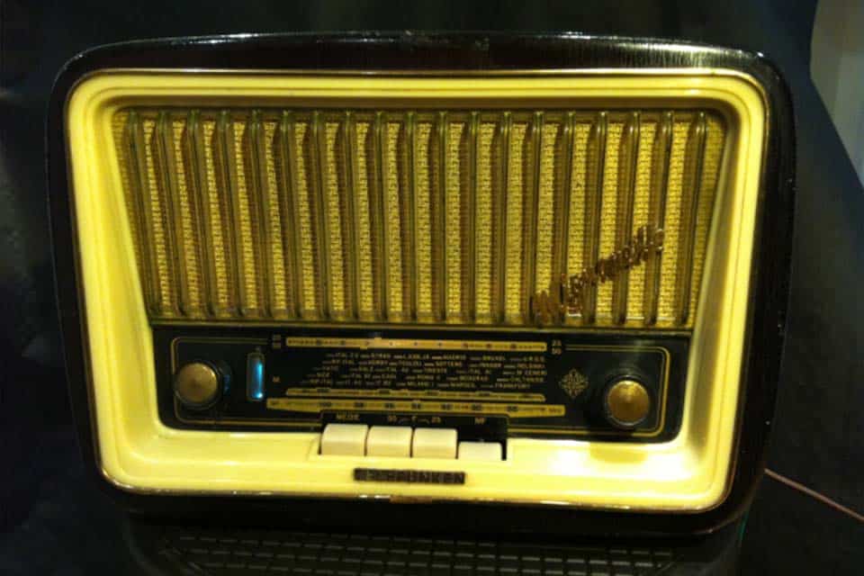 Esperienze di Restauro Radio Epoca di Claudio Sicollo