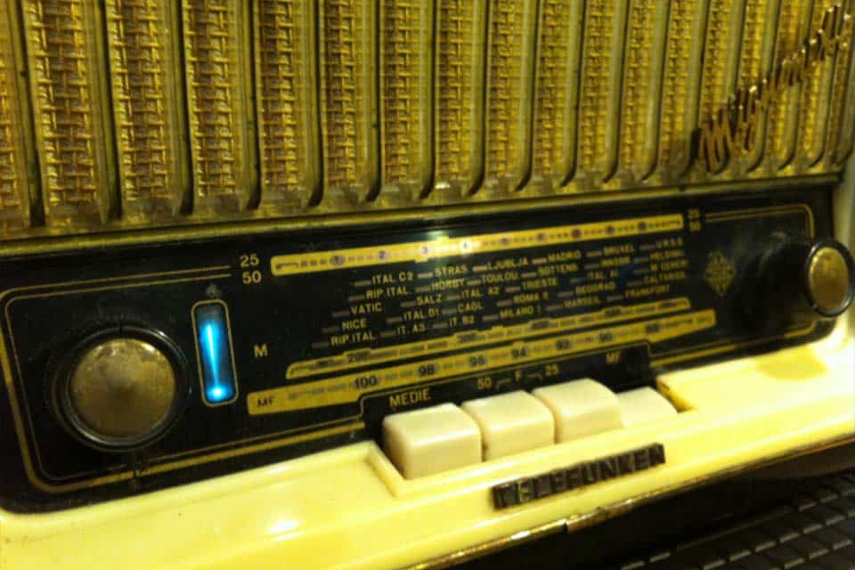 Esperienze di Restauro Radio Epoca di Claudio Sicollo